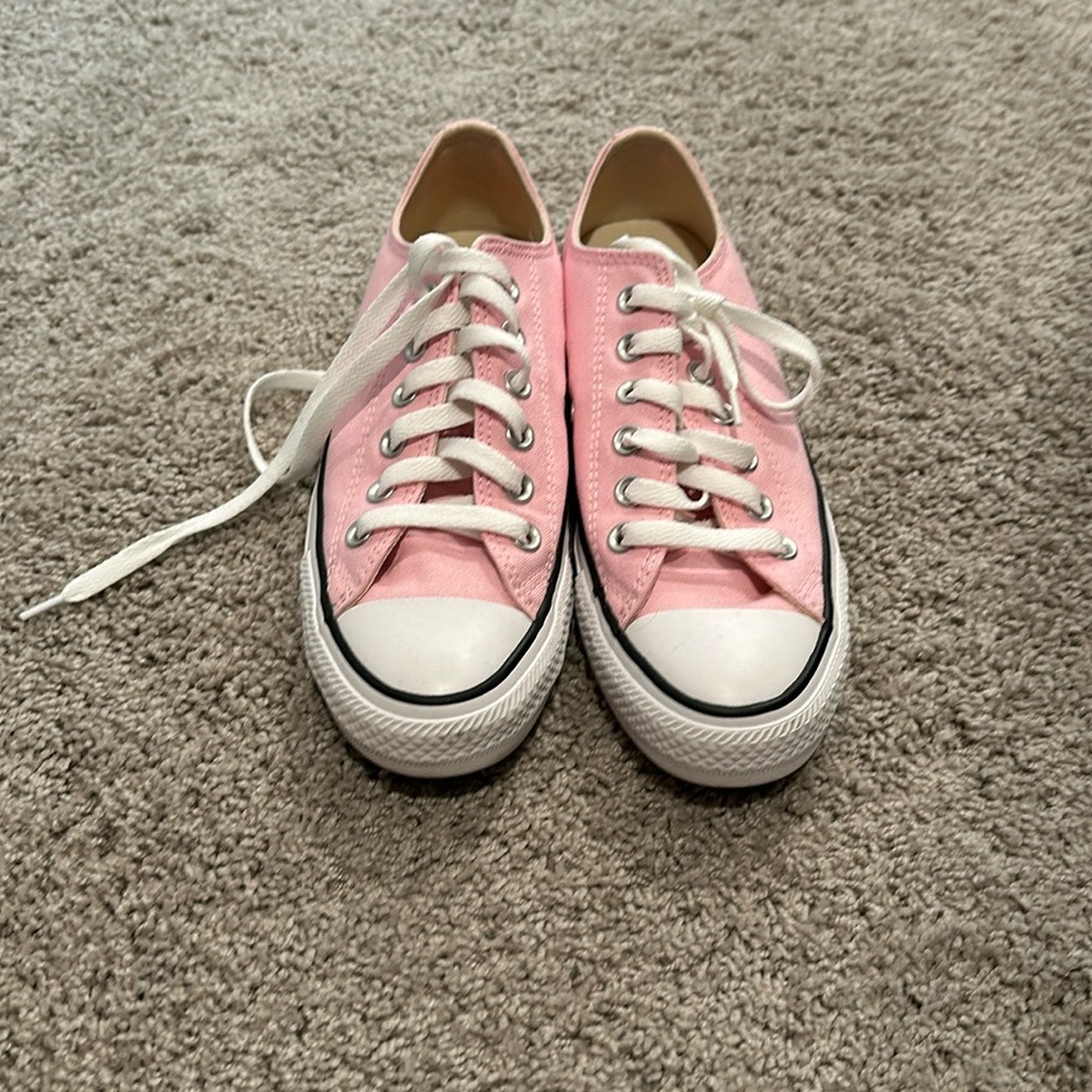 Women’s converse size 7.5